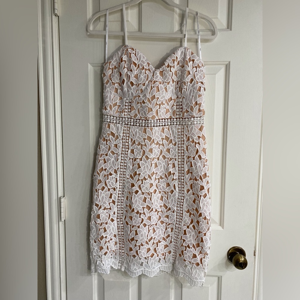 Lulu’s Giovanni White Lace SleevelessSheath Dress - Size Medium - Worn Once